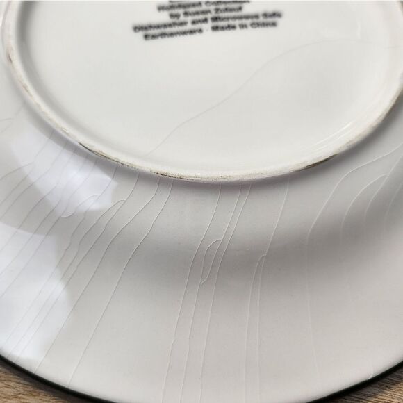 💜Home Red Christmas Themed Salad/Dessert Plates Set of 4 - Picture 9 of 9